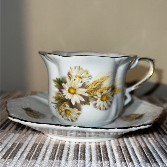 Fielder Keepsakes Fine Porcelain Cup & Saucer Set – Daisies & Wheat - Picture 1 of 7